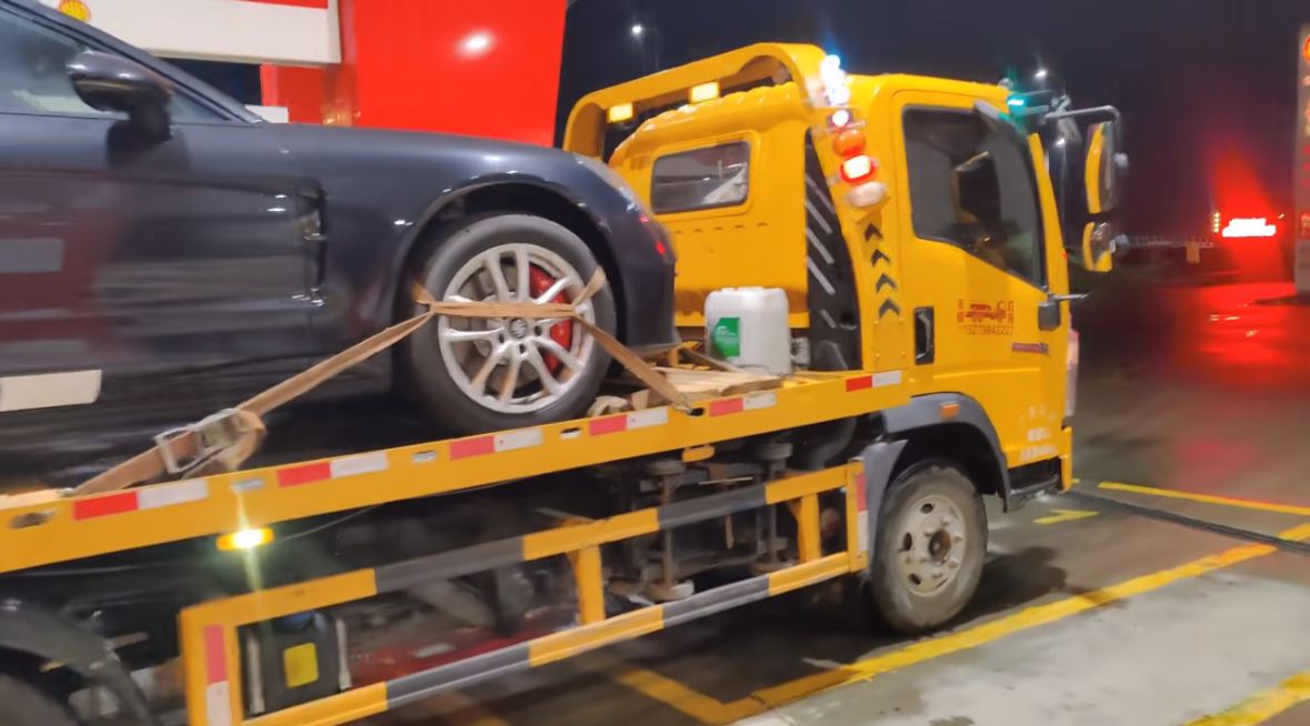 白山行车途中遇到突发状况该如何呼叫道路救援？